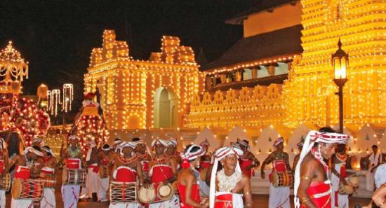 මහනුවර ඇසළ පෙරහර මංගල්‍යයේ පළමු කුඹල් පෙරහැර අද..
